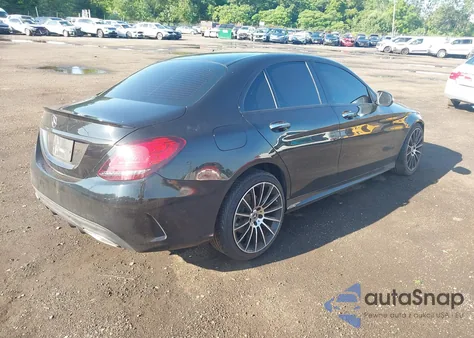 2021 Mercedes-Benz C 300 Sedan z USA, uszkodzony, nr VIN W1KWF8DB9MR642629